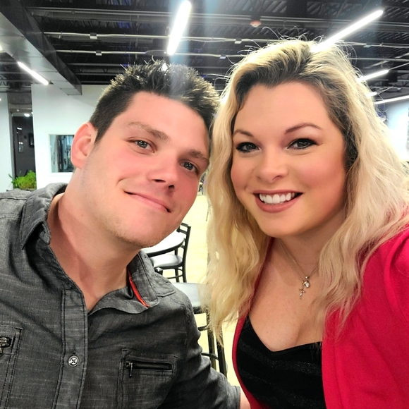 Meet your Posher, Leah - Picture 1 of 4